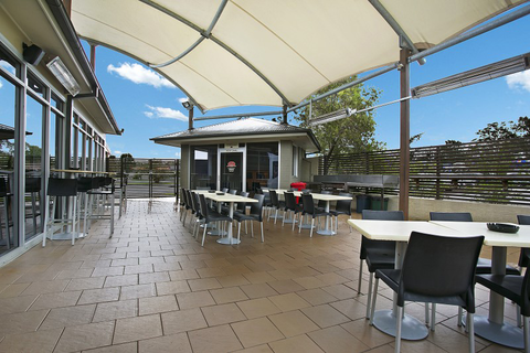Lakeside Village Tavern - Accommodation in Brisbane 4