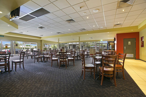 Lakeside Village Tavern - Accommodation in Brisbane 5
