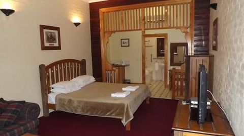 The Middle Pub - Accommodation in Brisbane 2