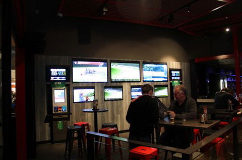 The Sporting Globe Bar & Grill - Accommodation in Brisbane 2
