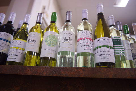 Beer And Wine O'Clock At Club Boutique Hotel Cunnamulla - Accommodation in Brisbane 1