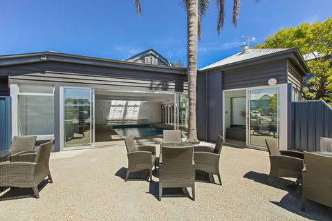 Bellevue On The Lakes - Accommodation in Brisbane 4