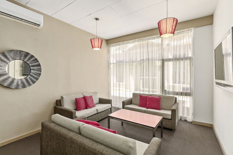 Adelaide Paringa - Accommodation in Brisbane 1