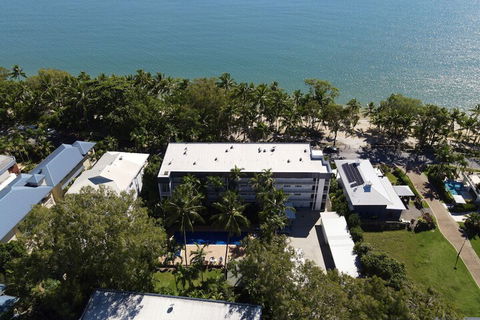 Agincourt Beachfront Apartments - Accommodation in Brisbane 3