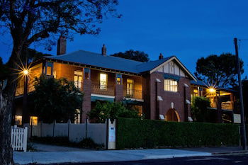 The Old Parkes Convent - Accommodation in Brisbane 4