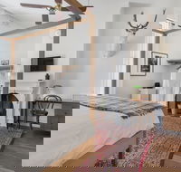 The Local Hotel - Accommodation in Brisbane