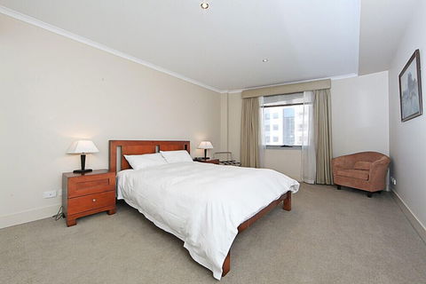 Accommodate Canberra - The Avenue - Accommodation in Brisbane 1