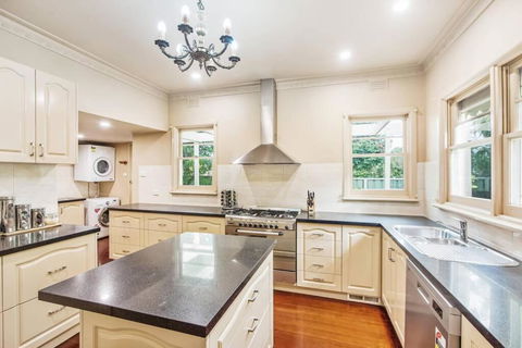 Ayr House Echuca Holiday Homes - Accommodation in Brisbane 4