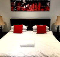 Deluxe Lake View House - Accommodation in Brisbane