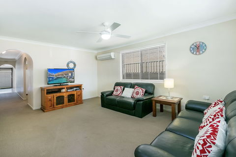 Beachside Holiday Home - Accommodation in Brisbane 0