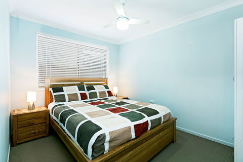 Beachside Holiday Home - Accommodation in Brisbane 5