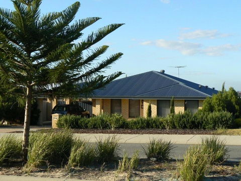 La Mer Home With A Pool - Accommodation in Brisbane 3