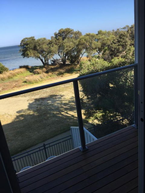 Falcon Bay 4x4 Townhouse - Accommodation in Brisbane 3