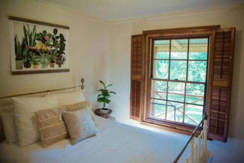 Secluded Homestead Amongst The Trees - Accommodation in Brisbane 2