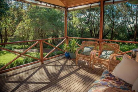 Secluded Homestead Amongst The Trees - Accommodation in Brisbane 0