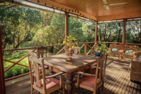 Secluded Homestead Amongst The Trees - Accommodation in Brisbane 7
