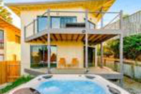 Achilles - Accommodation in Brisbane 0