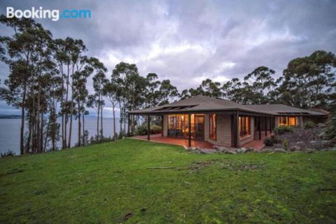 Tinderbox Cliff House - Accommodation in Brisbane 5