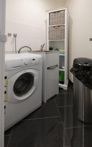Waterfront Apartments Marinaquays Apt 221 & Apt 234 - Accommodation in Brisbane 1