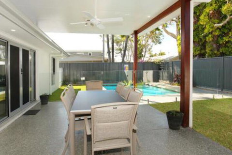 Palm 95 Modern 4 BDRM Home With Pool - Accommodation in Brisbane 6