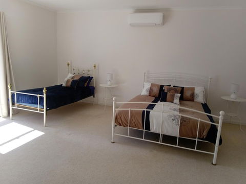 Hilltop Escape B&B - Accommodation in Brisbane 4