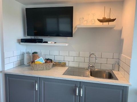 B & B On The Water - Accommodation in Brisbane 2