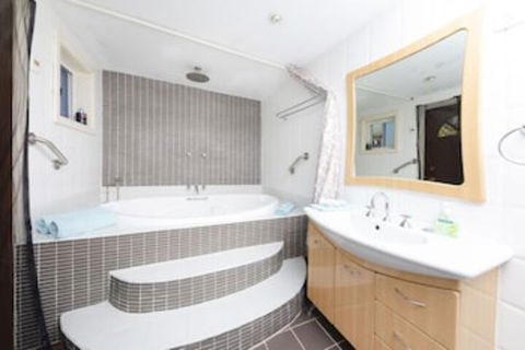 La Casa - Accommodation in Brisbane 0