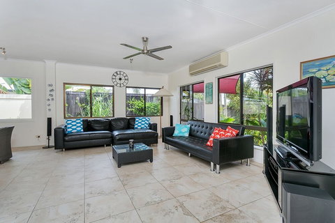 Trinity Breezes At Trinity Beach - Accommodation in Brisbane 2