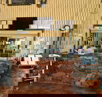 Parry Creek Farm Tourist Resort  Caravan Park