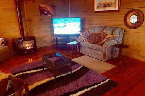 Abelia Lakeside No 2 Big Spa COTTAGE - Accommodation in Brisbane 0