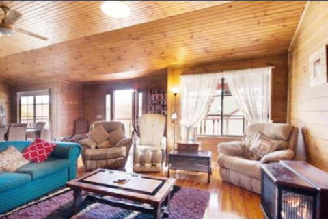 Abelia Lakeside No 2 Big Spa COTTAGE - Accommodation in Brisbane 3