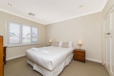 Inner Western Suburbs Retreat - Accommodation in Brisbane 6