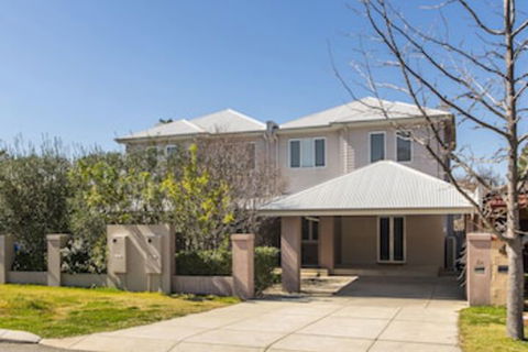 Inner Western Suburbs Retreat - Accommodation in Brisbane 0
