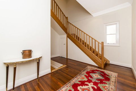 Inner Western Suburbs Retreat - Accommodation in Brisbane 3