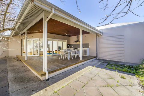 Inner Western Suburbs Retreat - Accommodation in Brisbane 2