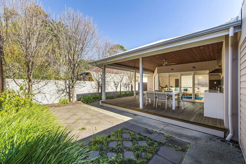 Inner Western Suburbs Retreat - Accommodation in Brisbane 1