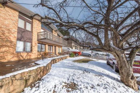 Alpine Apartment Great Location With Views Of Lake Jindabyne - Accommodation in Brisbane 4