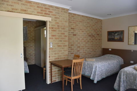 Valley Views Motel & Chalets - Accommodation in Brisbane 2