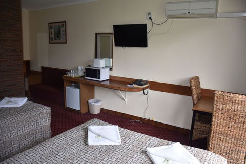 Valley Views Motel & Chalets - Accommodation in Brisbane 4