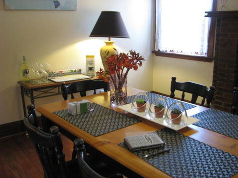 Art Deco Cottage - Accommodation in Brisbane 4