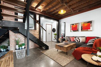 UNIQUE - New York Loft Style Townhouse - Accommodation in Brisbane 4