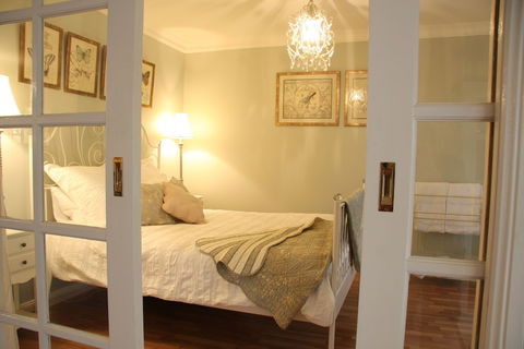 Azalea Cedar-Rose Villa - Accommodation in Brisbane 4