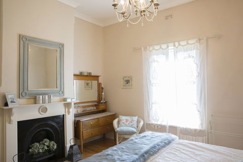 Azalea Cedar-Rose Villa - Accommodation in Brisbane 5