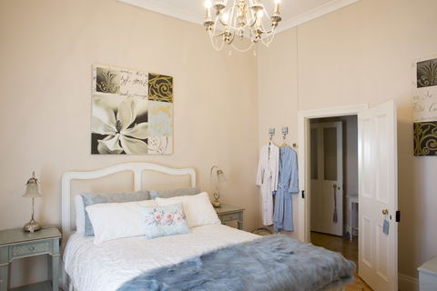Azalea Cedar-Rose Villa - Accommodation in Brisbane 2