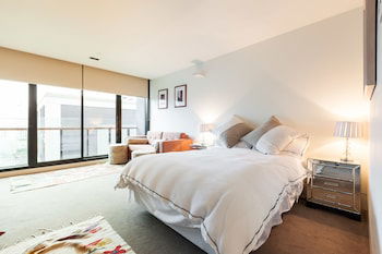 CELESTE, 1BDR East Melbourne Apartment - Accommodation in Brisbane 0