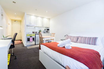 EMILY, Carlton Studio Apartment - Accommodation in Brisbane 1