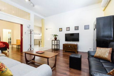 ARCHIE, 1BDR Melbourne Apartment - Accommodation in Brisbane 0