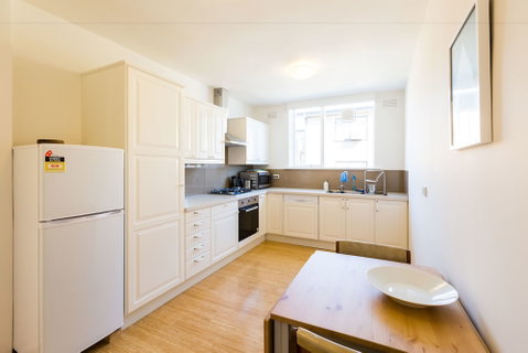 ROSIE, 2BDR St.Kilda Apartment - Accommodation in Brisbane 1