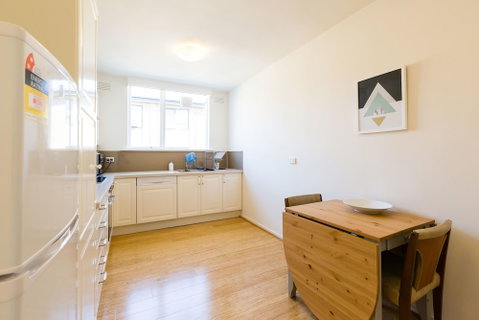 ROSIE, 2BDR St.Kilda Apartment - Accommodation in Brisbane 2