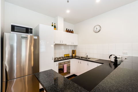 AERIN, 2BDR Melbourne Apartment - Accommodation in Brisbane 6